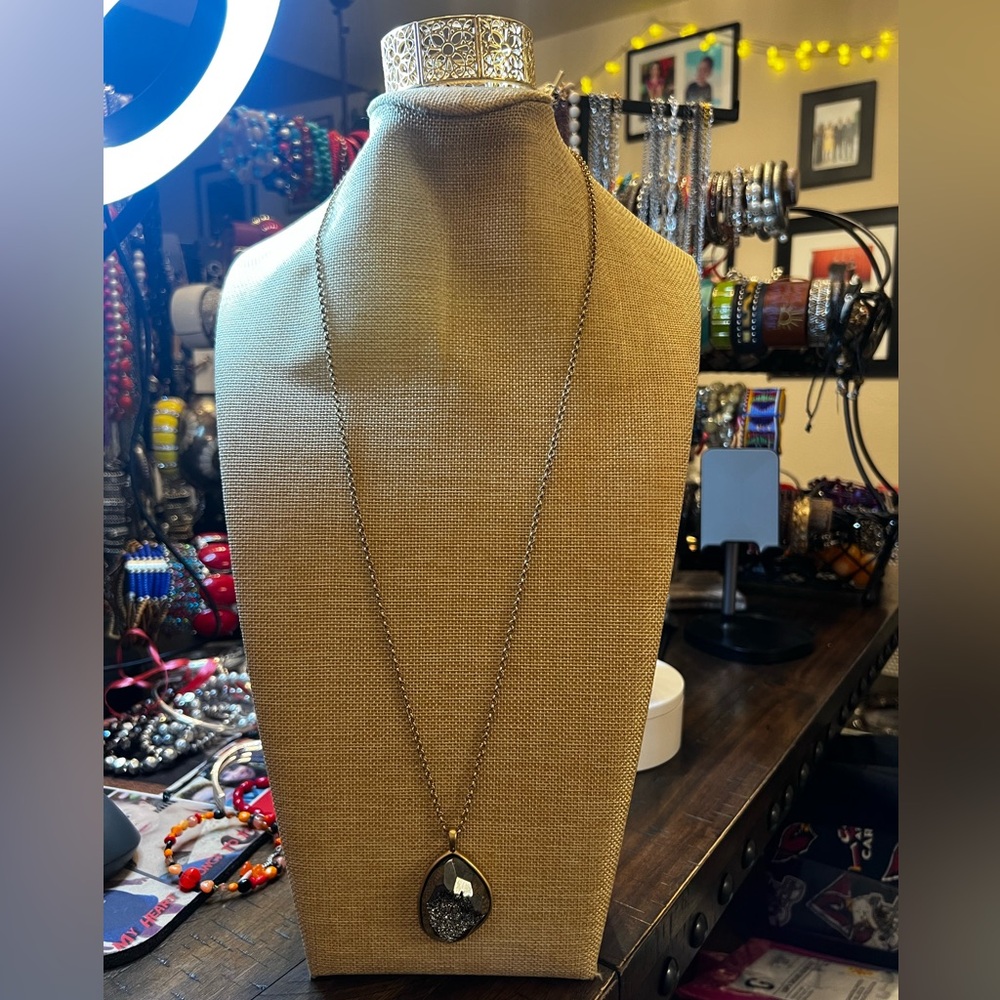 Cookie Lee Gold Necklace with Black Druzy Pendant & Gold Tone Bracelet Lot 875 - Picture 2 of 7